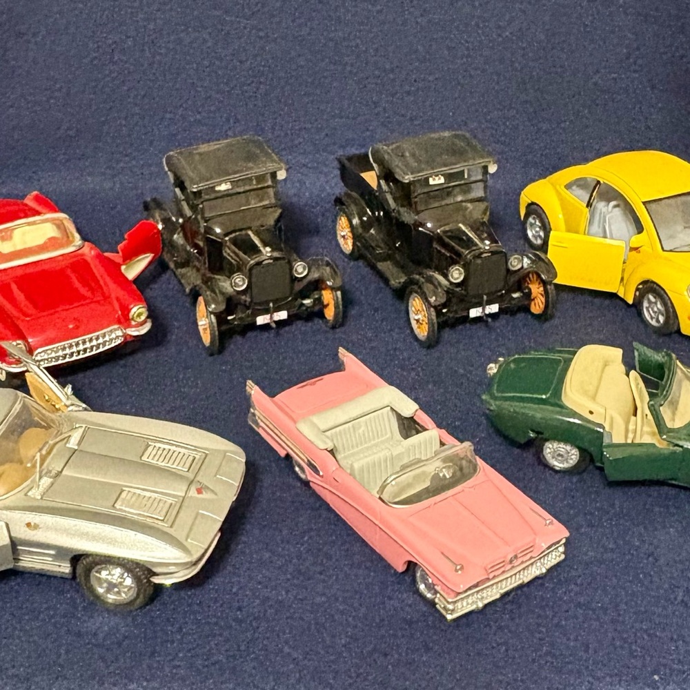 Vintage Style Pink Convertible Toy Car for Kids - Picture 3 of 3